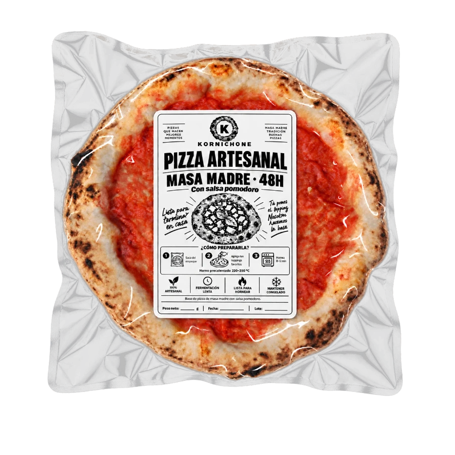 La Pomodoro, pizza precocida en bolsa al vacío sobre fondo oscuro